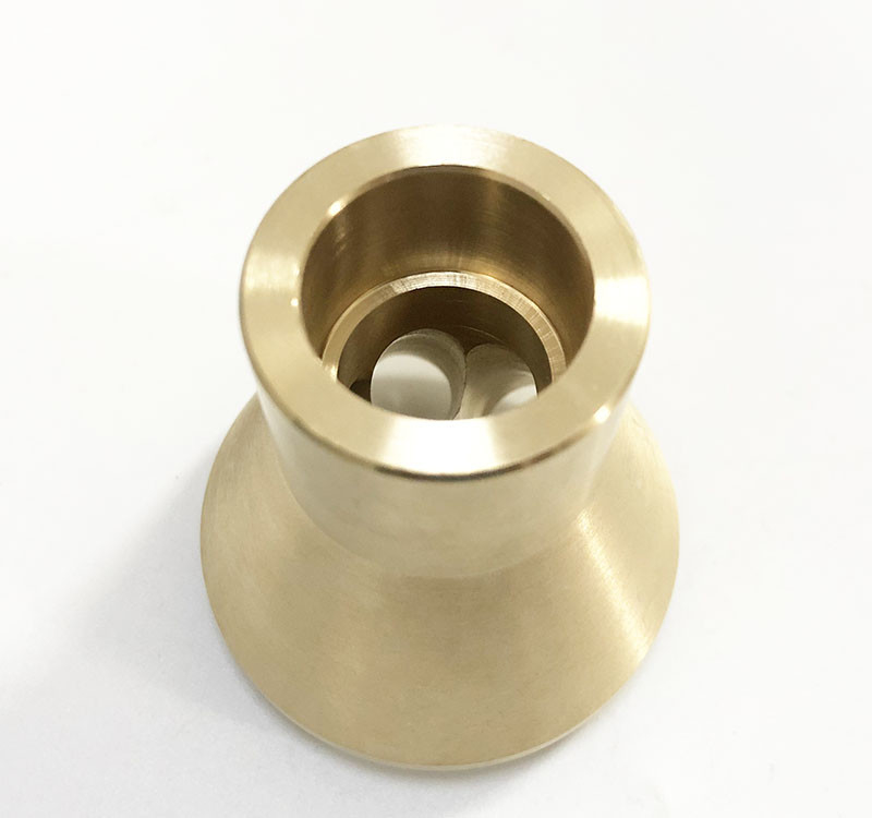 Refrigeration brass distributor inlet 7/8 outlet 1/2in with 6 holes.